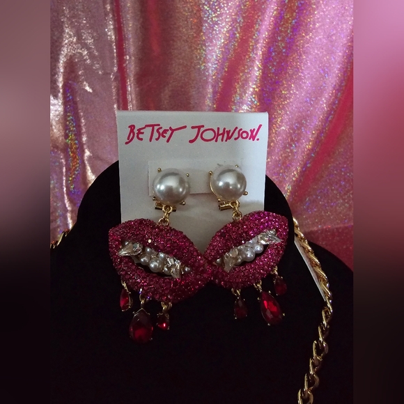 Betsey Johnson Vampire Pink Necklace and Earring set! NWT - Picture 15 of 15
